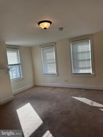 446 W BROAD ST, Burlington, NJ 08016