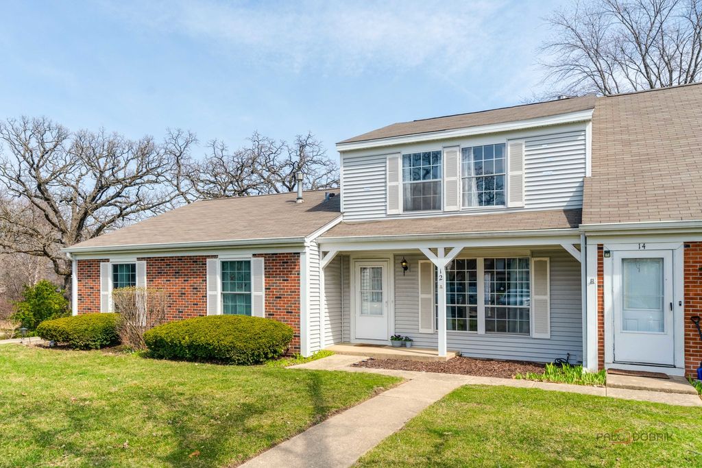 12 Oak Valley Drive, Cary, IL 60013
