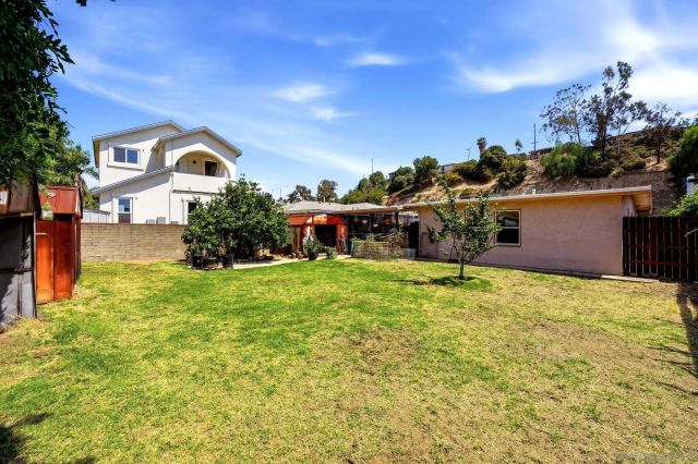 6020 Streamview Dr, La Mesa, CA 92115