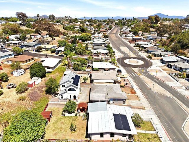 6020 Streamview Dr, La Mesa, CA 92115