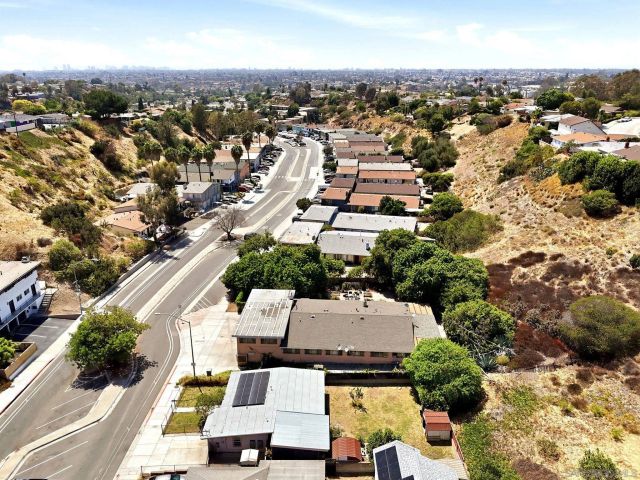 6020 Streamview Dr, La Mesa, CA 92115