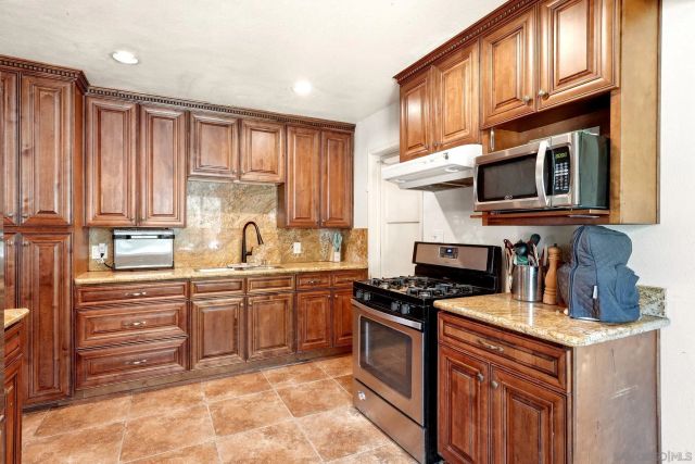 6020 Streamview Dr, La Mesa, CA 92115