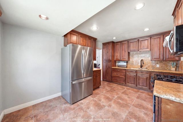 6020 Streamview Dr, La Mesa, CA 92115