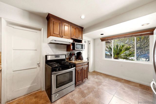 6020 Streamview Dr, La Mesa, CA 92115
