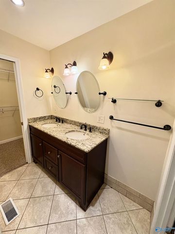 2117 Mythewood Drive SW, Huntsville, AL 35803