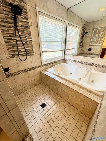 2117 Mythewood Drive SW, Huntsville, AL 35803