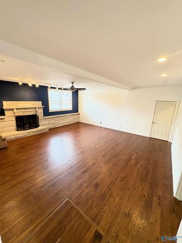 2117 Mythewood Drive SW, Huntsville, AL 35803