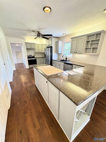 2117 Mythewood Drive SW, Huntsville, AL 35803