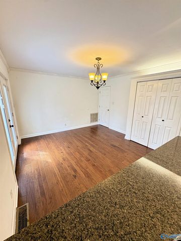 2117 Mythewood Drive SW, Huntsville, AL 35803