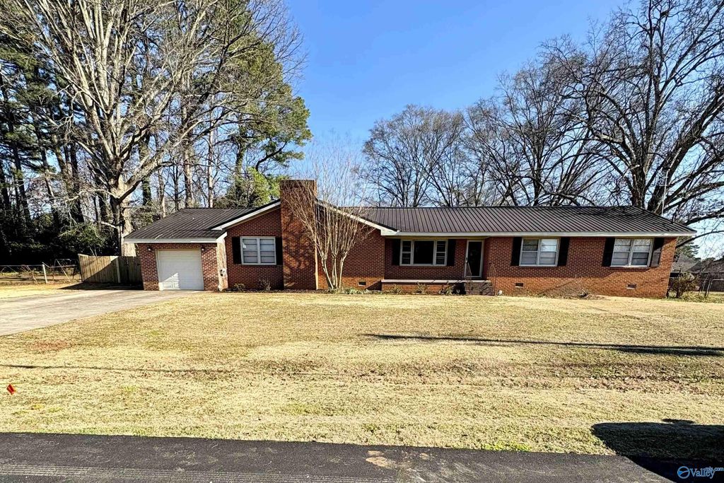 2117 Mythewood Drive SW, Huntsville, AL 35803