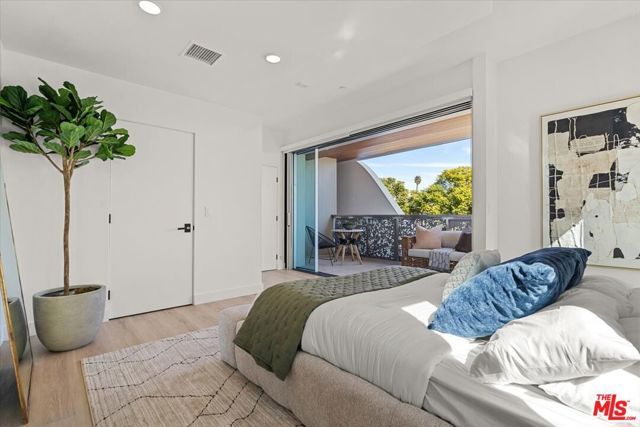 1257 N Sweetzer Avenue 403, West Hollywood, CA 90069