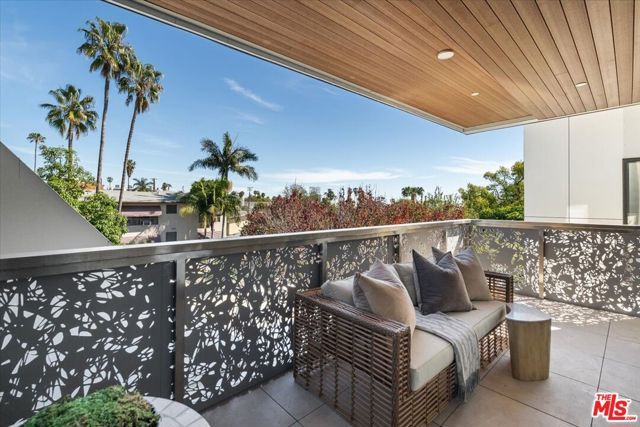 1257 N Sweetzer Avenue 403, West Hollywood, CA 90069