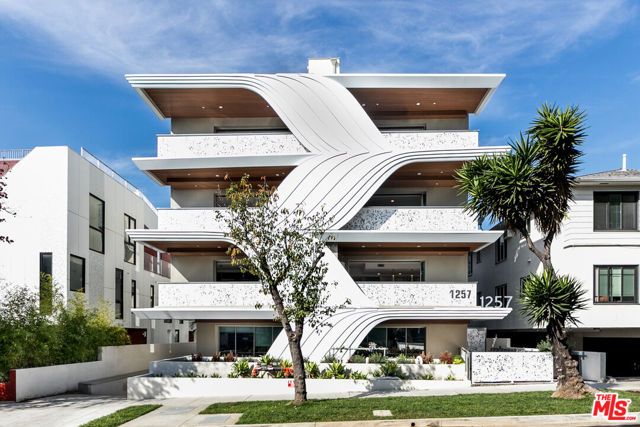 1257 N Sweetzer Avenue 403, West Hollywood, CA 90069