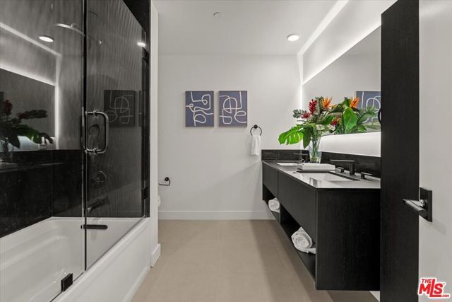 1257 N Sweetzer Avenue 403, West Hollywood, CA 90069