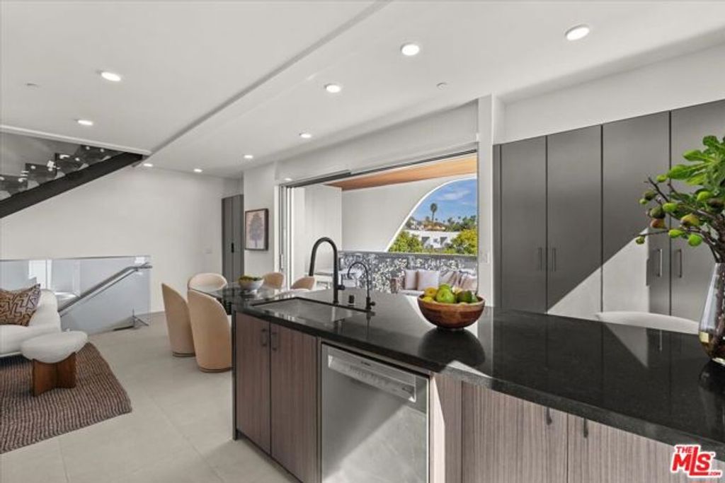 1257 N Sweetzer Avenue 403, West Hollywood, CA 90069