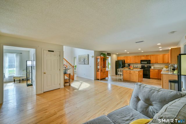 863 Route 198, Woodstock, CT 06281