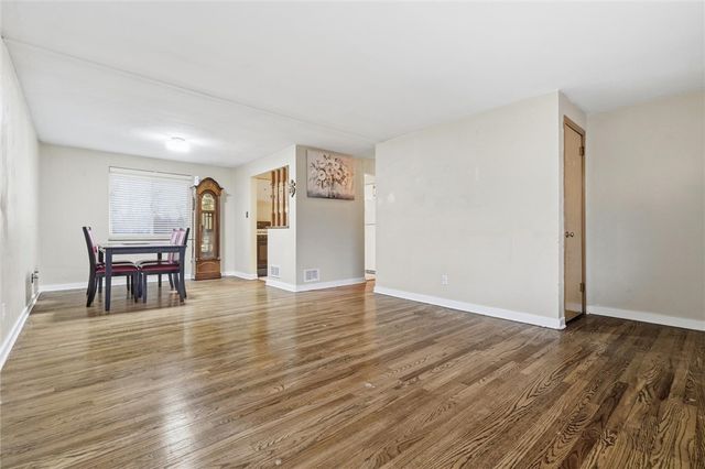 4923 Leona Dr, Whitehall, PA 15227