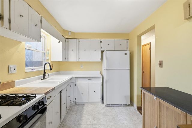 4923 Leona Dr, Whitehall, PA 15227