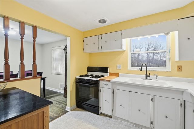 4923 Leona Dr, Whitehall, PA 15227