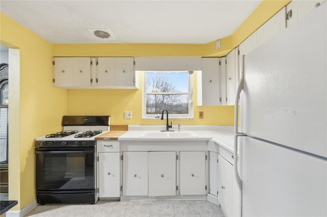 4923 Leona Dr, Whitehall, PA 15227