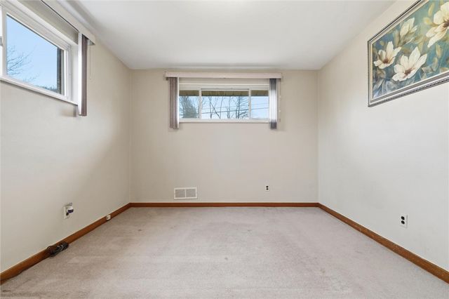 4923 Leona Dr, Whitehall, PA 15227