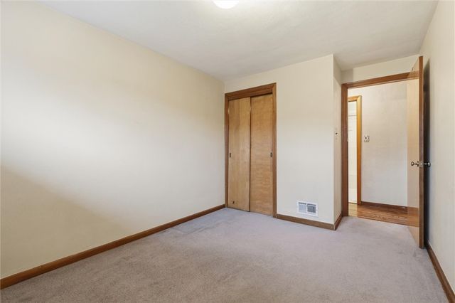 4923 Leona Dr, Whitehall, PA 15227