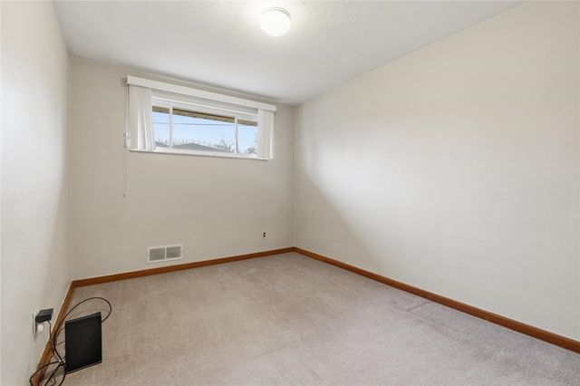 4923 Leona Dr, Whitehall, PA 15227