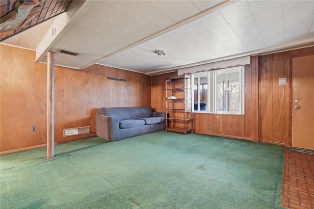 4923 Leona Dr, Whitehall, PA 15227