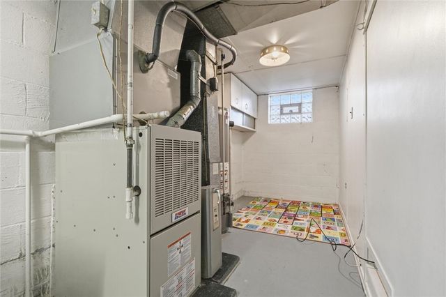 4923 Leona Dr, Whitehall, PA 15227