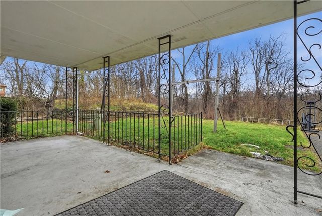 4923 Leona Dr, Whitehall, PA 15227