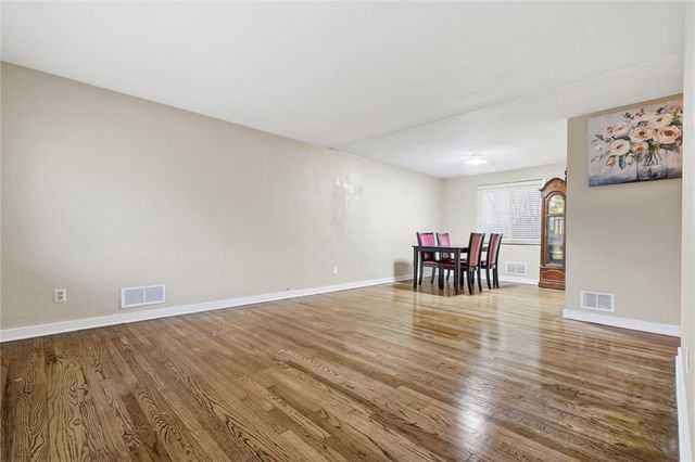 4923 Leona Dr, Whitehall, PA 15227