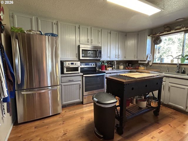 5383 SUNSHINE Rd, Roseburg, OR 97470