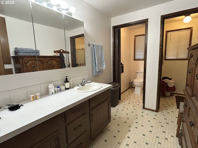 5383 SUNSHINE Rd, Roseburg, OR 97470