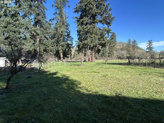 5383 SUNSHINE Rd, Roseburg, OR 97470