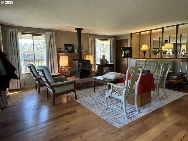 5383 SUNSHINE Rd, Roseburg, OR 97470