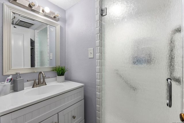 7123 Thrush View Ln Apt 8, San Antonio, TX 78209