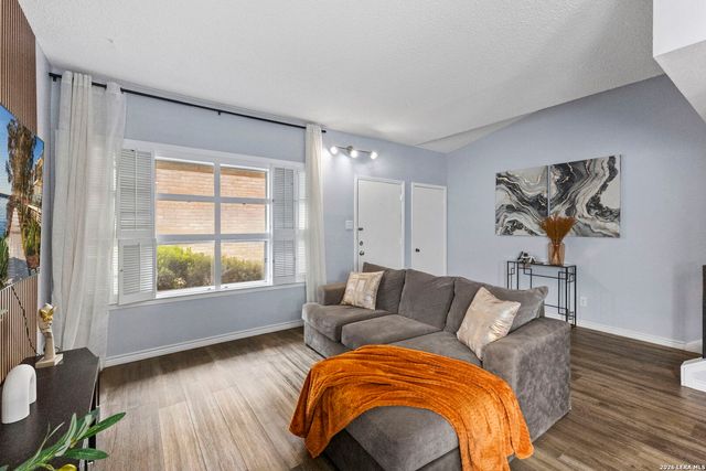 7123 Thrush View Ln Apt 8, San Antonio, TX 78209