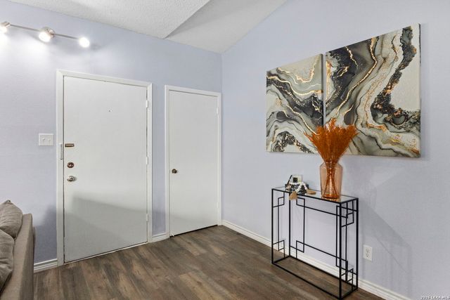 7123 Thrush View Ln Apt 8, San Antonio, TX 78209