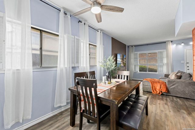 7123 Thrush View Ln Apt 8, San Antonio, TX 78209