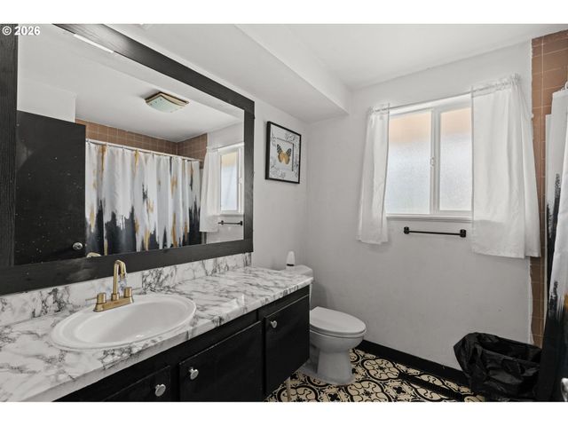 19105 Ne CLACKAMAS St, Portland, OR 97230