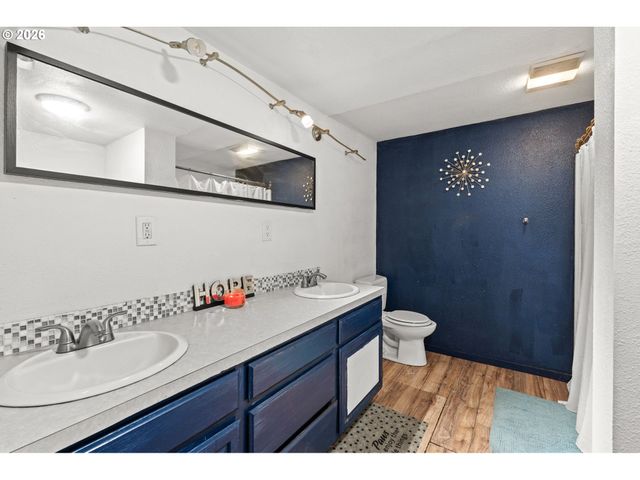 19105 Ne CLACKAMAS St, Portland, OR 97230