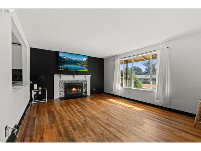 19105 Ne CLACKAMAS St, Portland, OR 97230