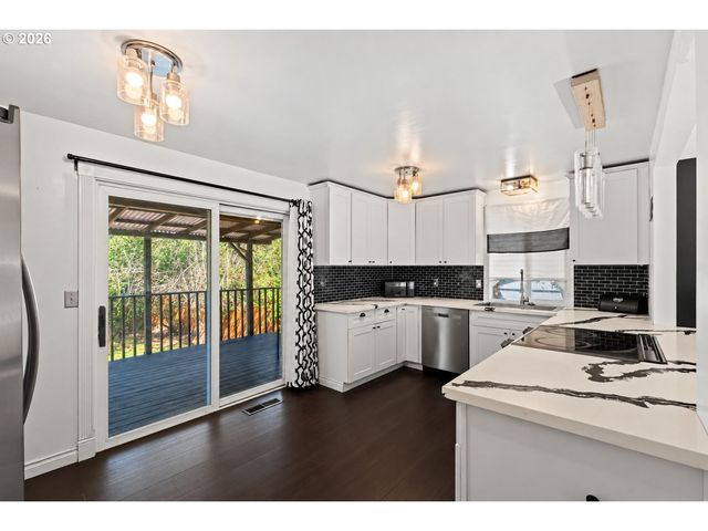 19105 Ne CLACKAMAS St, Portland, OR 97230