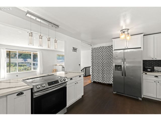 19105 Ne CLACKAMAS St, Portland, OR 97230