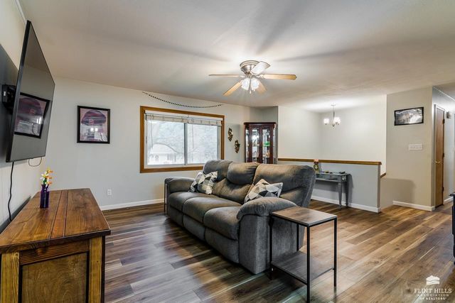 3216 Ella Lane, Manhattan, KS 66502