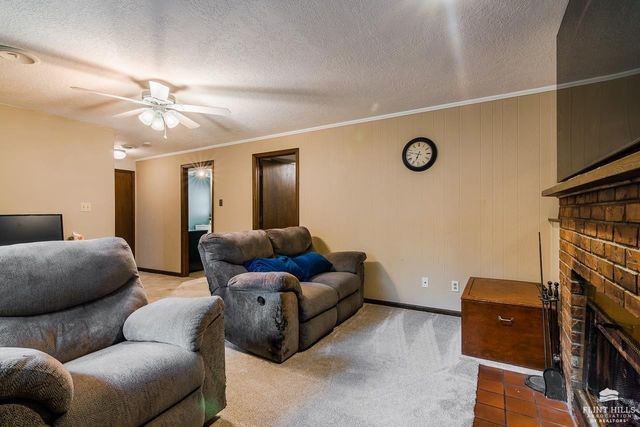 3216 Ella Lane, Manhattan, KS 66502