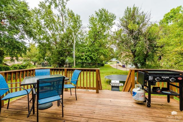 3216 Ella Lane, Manhattan, KS 66502