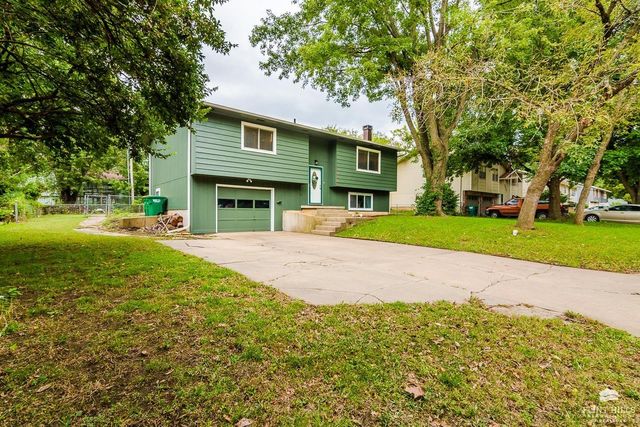 3216 Ella Lane, Manhattan, KS 66502