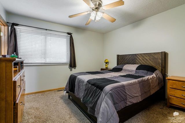 3216 Ella Lane, Manhattan, KS 66502