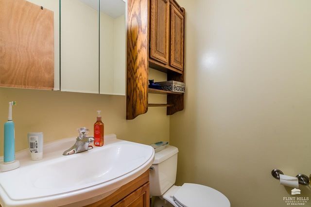 3216 Ella Lane, Manhattan, KS 66502